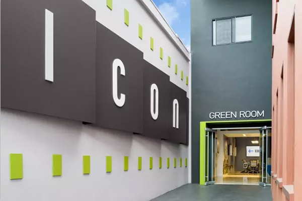 公司文化墙是用于企业对内对外的一个形象上的展示，